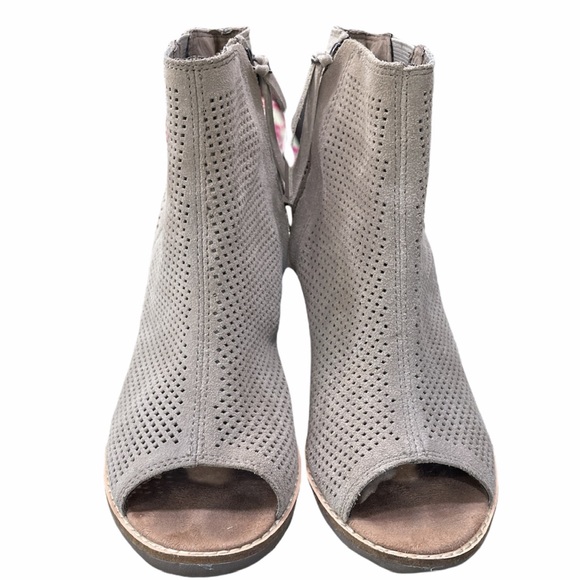 Toms Majorca Peep Toe Perf Mid-Calf Wedged Sandal - Picture 2 of 8